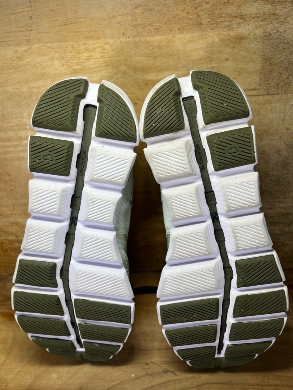 On Cloud X REFLECTIVE CUSHIONED Mens Size 9 Running Shoes Sneakers Light Green - Picture 8 of 12